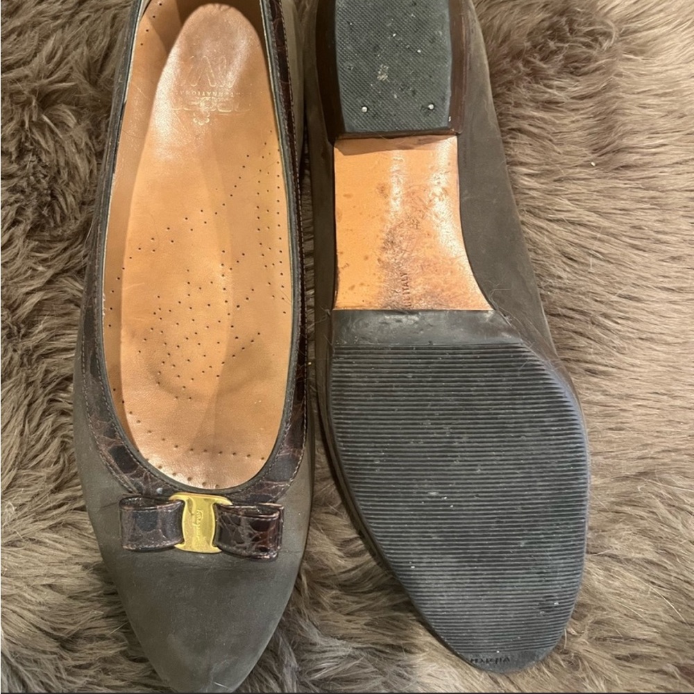 Ferragamo olive green and croc trim shoes size 8B gold hardware and mock croc